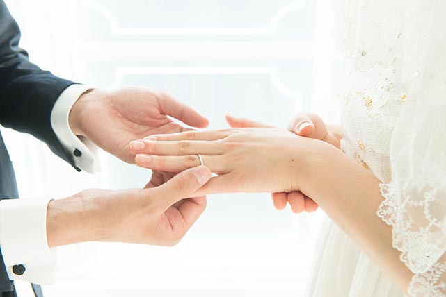 結婚を控えたお二人に似合う「マリッジリング」の選び方